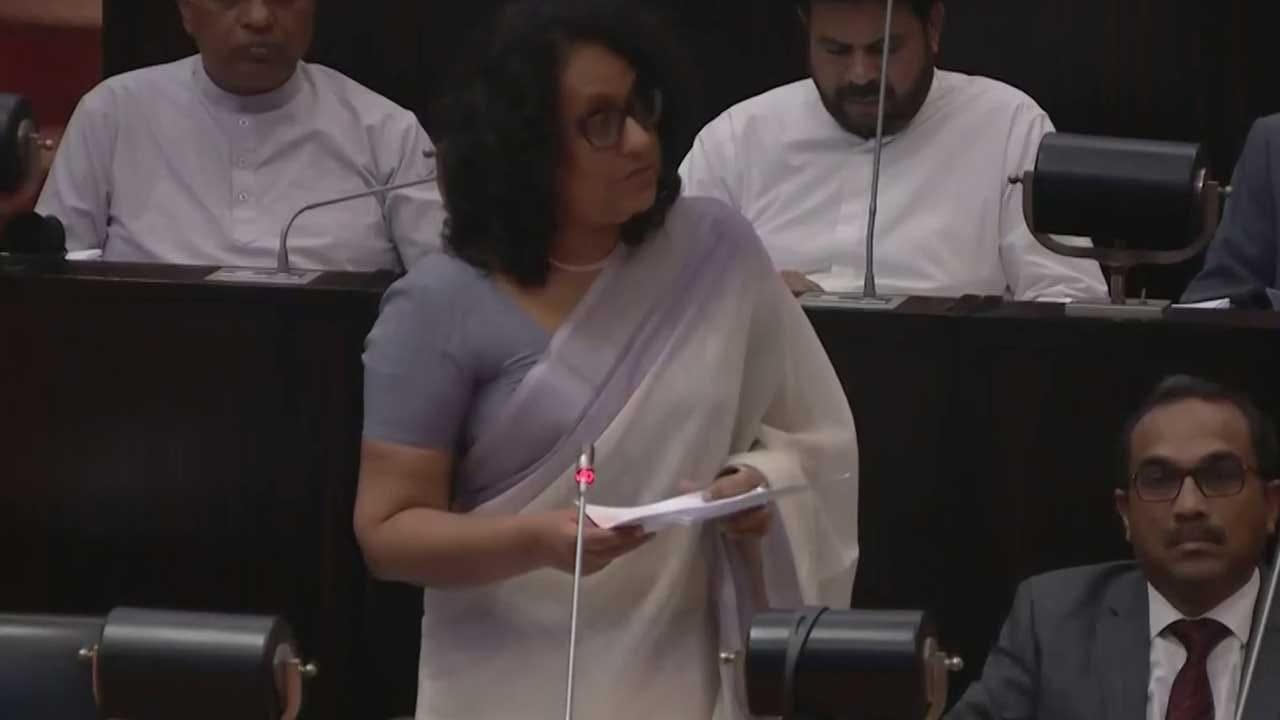 දිවිසැරිය නිම කළ නන්දා මාලනී වෙනුවෙන් අගමැති හරිනිගෙන් ශෝක පණිවුඩයක්