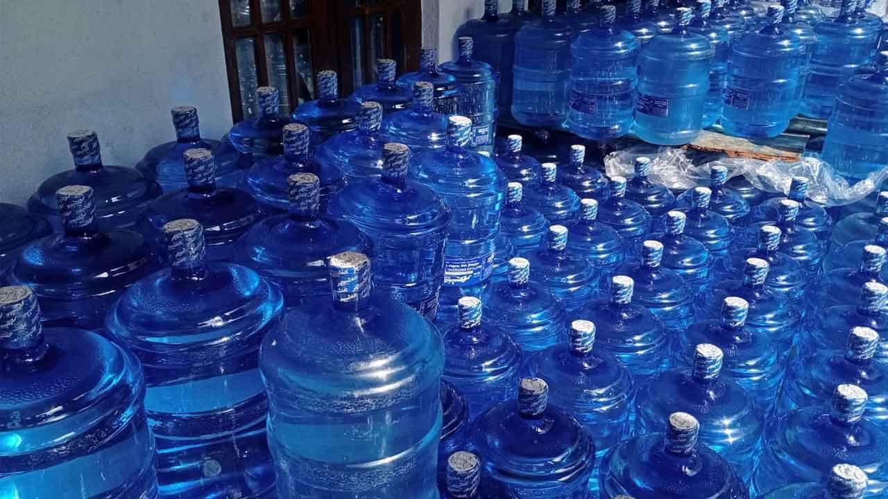 ව්‍යාජ SLS ලාංඡනය යෙදූ පානීය ජල බෝතල් 8,500ක් පාරිභෝගික නිලධාරීන් භාරයට