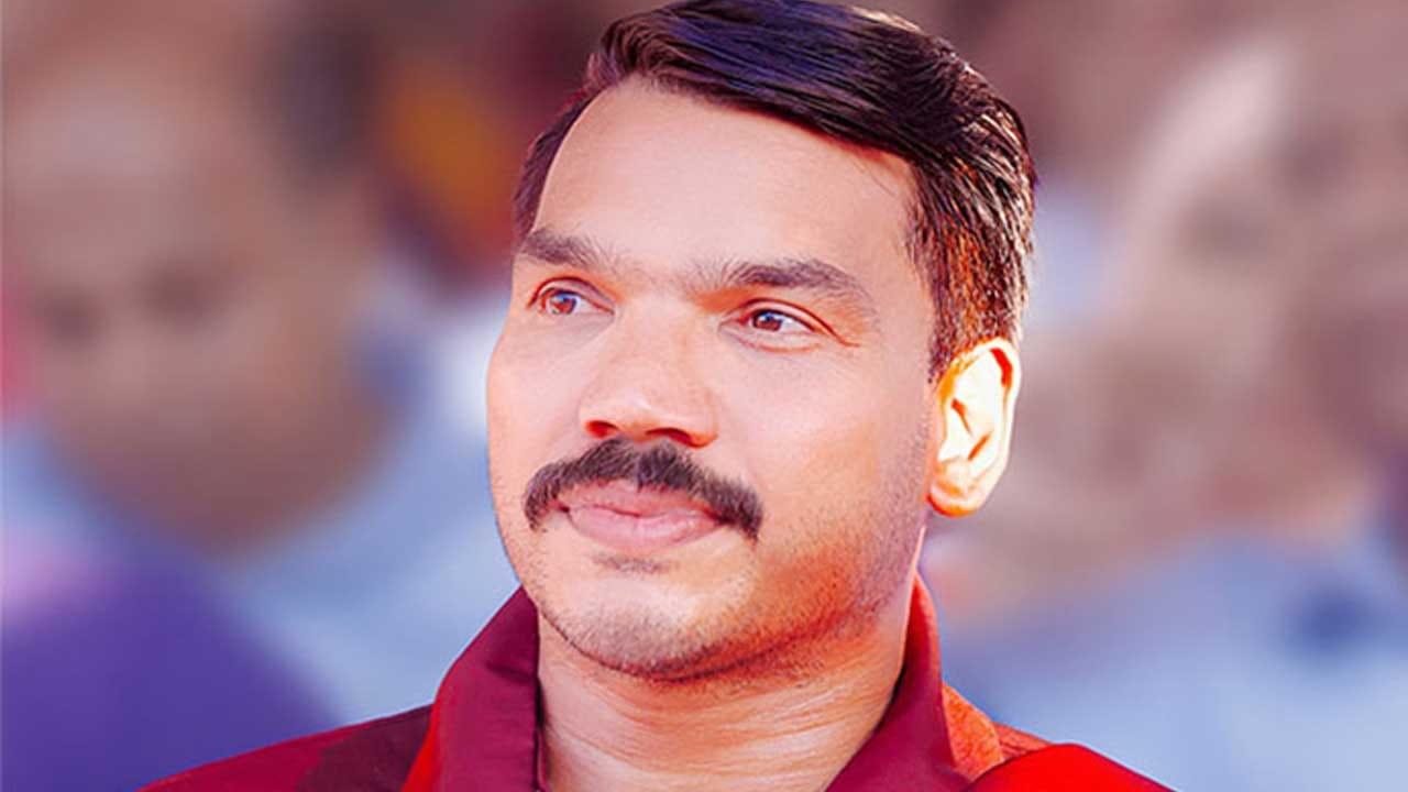 නාමල් අද අල්ලස් කොමිසම හමුවට