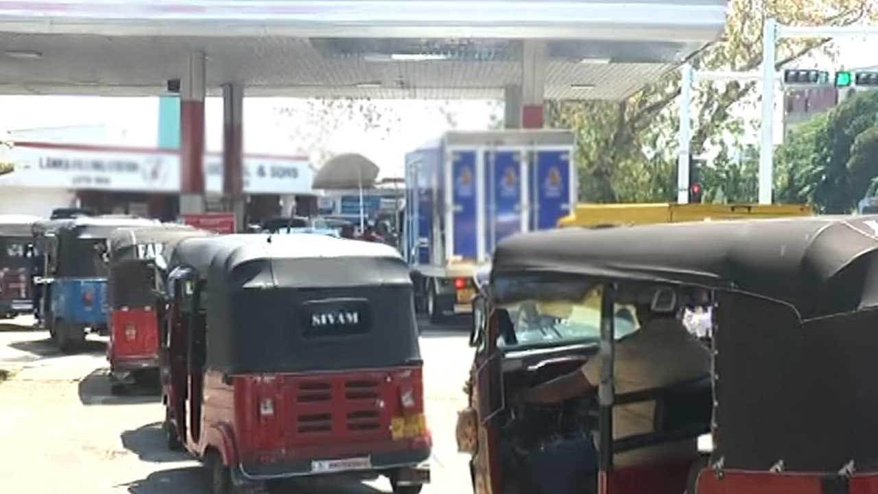 ඉන්ධන ගැටලුව ආණ්ඩුව කඩිනමින් විසඳිය යුතුයි -  ඛනිජ තෙල් බෙදුම්කරුවෝ