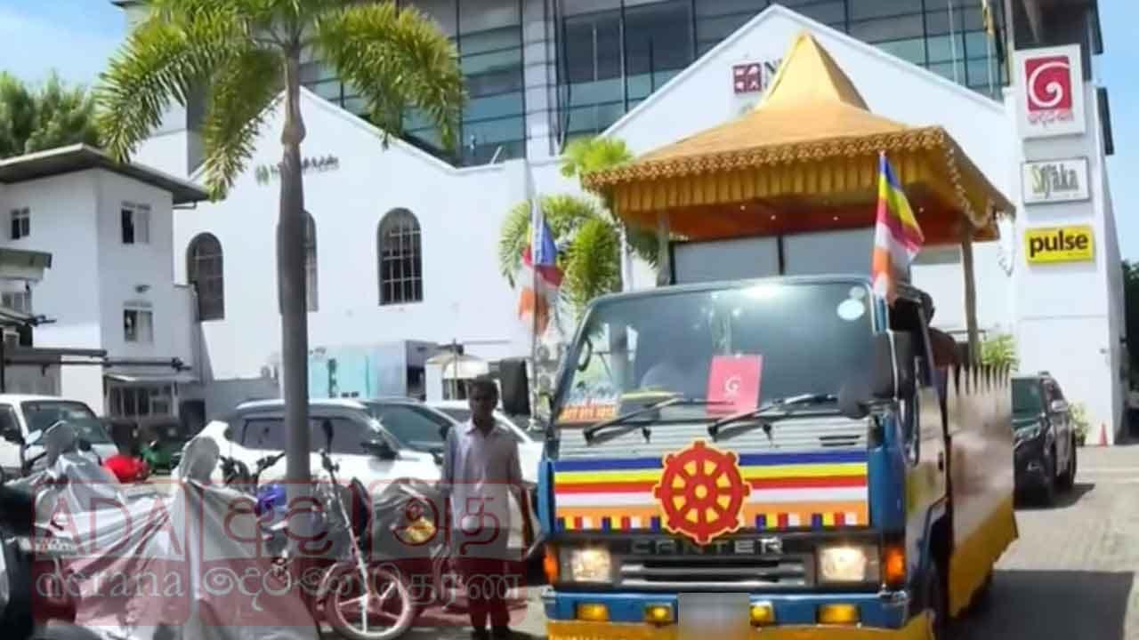  දෙරණට වැඩම කළ කොත්වහන්සේ සහ චූඩා මාණික්‍යය  අද කඩවත රන්මුතුගල රජමහා විහාරය වැඩම කෙරේ