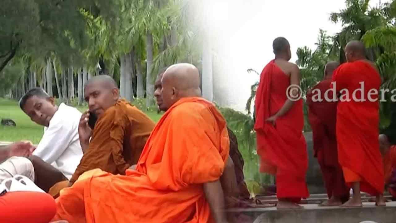 භික්ෂූන් වහන්සේලා විහාර මහාදේවි උද්‍යානයේ කඳවුරු බදී
