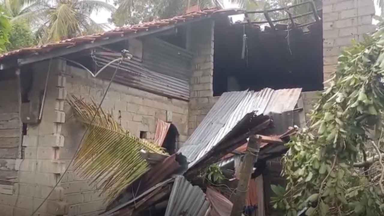 ඉරණවිල ප්‍රදේශයට හමා ගිය තද සුළඟකින් නිවාස රැසකට හානි