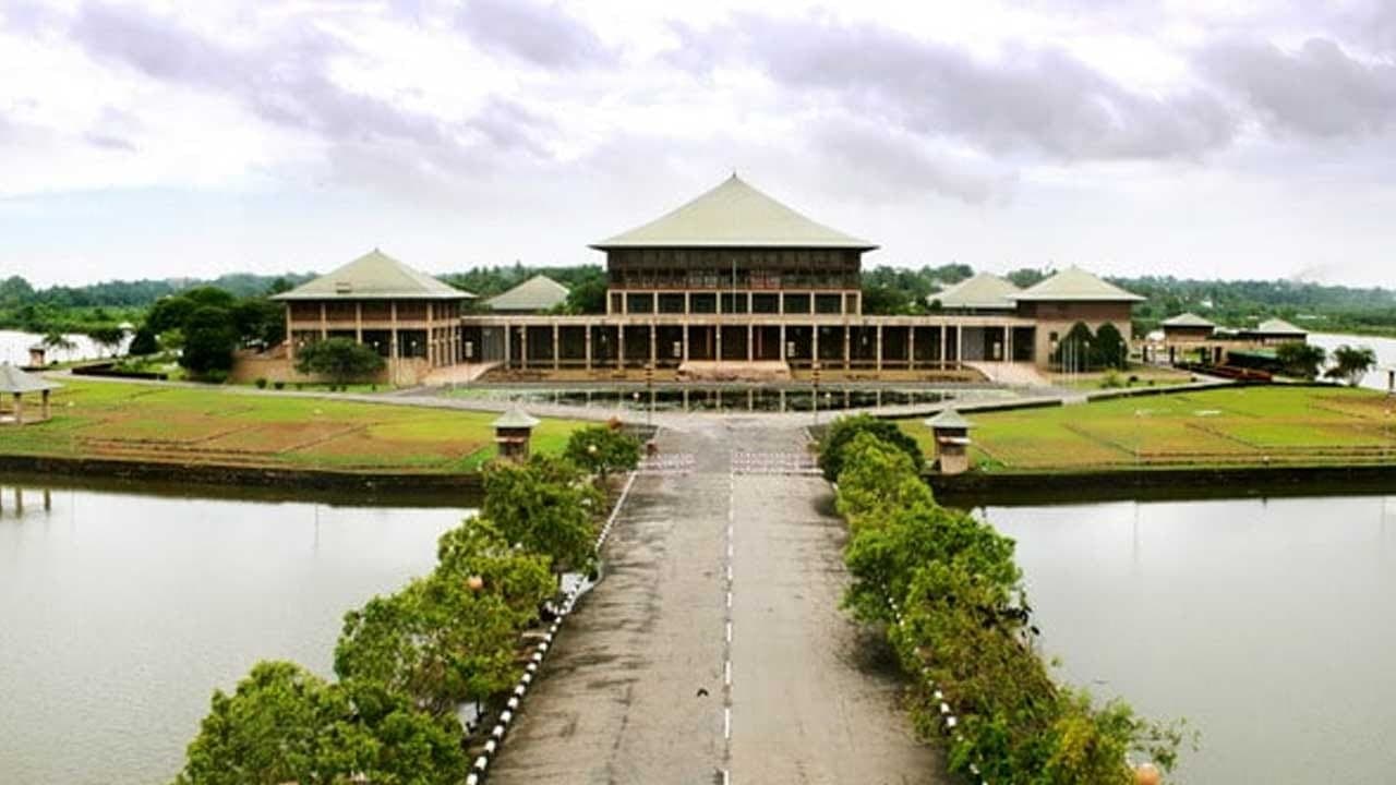 විපක්ෂය විසින් භාරදීමට නියමිත විශ්වාසභංග යෝජනාවට අදාළ විවාදයට දින නියමවෙයි