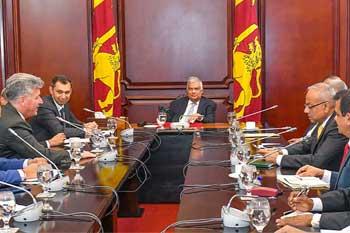 AI ඉගැන්වීමේ නියමු ව්යාපෘතියේ අවබෝධතා ගිවිසුමට අත්සන් තබයි