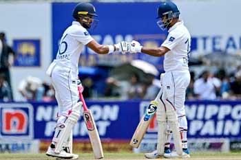 දිමුත් සහ චන්දිමාල් ශ්රී ලංකා ඉනිම ශක්තිමත් කරති