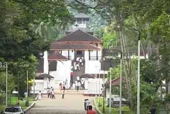 සබරගමු මහ සමන් දේවාලය යළි විවෘත කෙරේ