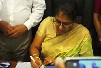 එජාප නව මහලේකම් තලතා ධුරයේ වැඩ අරඹයි