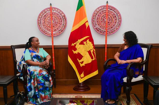 අගමැතිනිය සහ ශ්රී ලංකාවේ රුවන්ඩා මහ කොමසාරිස්වරිය අතර හමුවක්