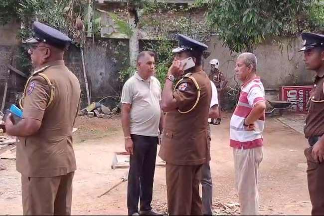 බූස්සෙන් විශ්රාම ගිය SPව අක්මීමන දී ඝාතනය කෙරේ