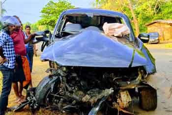කැබ් රථ අනතුර දෙදෙනෙකුට මරු කැඳවයි