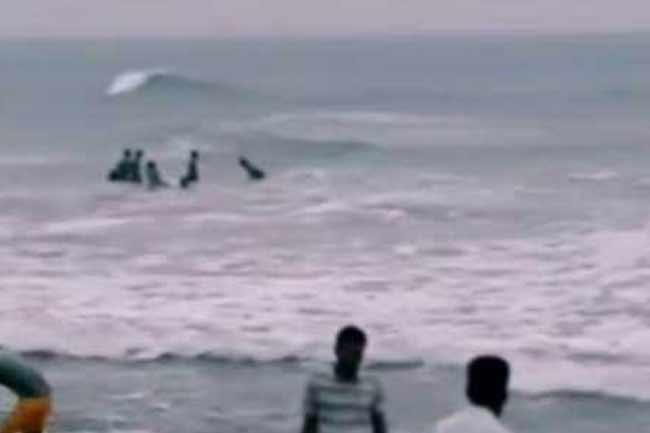 දියේ ගිලී තරුණයින් දෙදෙනෙක් අතුරුදන්