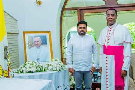 ජනපති මෙරට වතිකාන තානාපති කාර්යාලයට