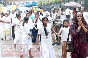මහනුවරට මහ වැසි...