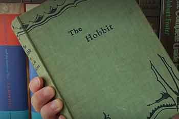 'The Hobbit ' පොතේ පිටපතක් වාර්තාගත මුදලකට අලෙවි වෙයි