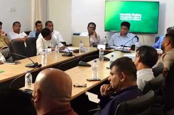 රටට අවශ්ය මැද මාවතක් බව විපක්ෂ නායකවරයා කියයි