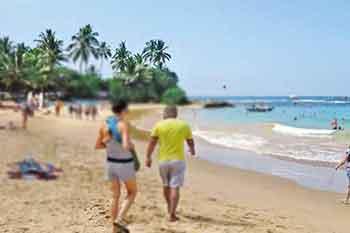 16 හැවිරිදි තරුණයින් තිදෙනෙකු සහ විදෙස් කතක් දිය වැලකට හසුවෙයි