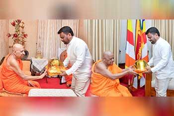 ජනපති මල්වතු, අස්ගිරි මහා නා හිමිවරුන් බැහැදකී