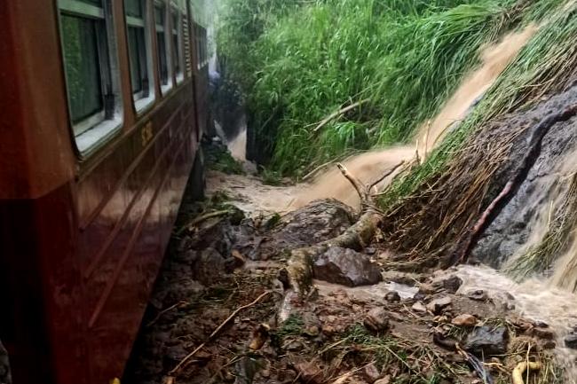 උඩරට මාර්ගයේ අවලංගු වූ මුළු දුම්රිය ගමන් වාර ගණන 42ක්
