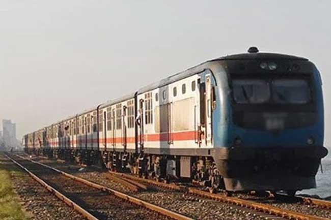 අද දිනයේත් දුම්රිය ගමන්වාර කිහිපයක්