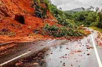 මාවනැල්ල කෝවිල් කන්ද ප්රදේශයේ නායයෑමකින් සිව්දෙනෙකු අතුරුදන්