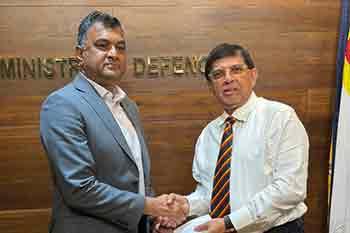 තර්ස්ටන් විද්යාලයීය භාරකාර අරමුදල සහ ආදි ශිෂ්ය සංගමයේ ඔස්ට්රේලියානු ශාඛාවෙන් මිලියන 3.2ක ආධාරයක්