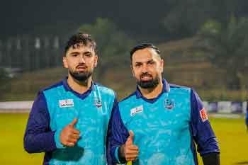 ලොව ප්රධාන පෙළේ T20 ලීගයක එක්ව පන්දුවට පහර දුන් පළමු පිය-පුතු යුගලය