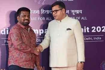 ජනපති නවදිල්ලි නුවර ඉන්දිරා ගාන්ධි ජාත්යන්තර ගුවන් තොටුපොළ වෙත ළඟා වෙයි