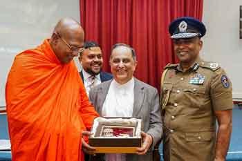 කිරින්දේ අස්සජි හිමියන්ගේ මගපෙන්වීම මත ඔක්ස්ෆර්ඩ් චෙස්ටර් ආයතනයෙන් පූර්ණ ශිෂ්යත්ව 75ක්