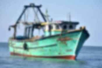 මත්ද්රව්ය ප්රවාහනය කළ බවට සැක බහුදින ධීවර යාත්රාවක් නාවික හමුදා භාරයට