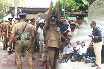 මුදල් අමාත්යාංශ ලේකම්ට විරෝධය පළ කරන්න ගිය සුගීෂ්වර ඇතුළු පිරිසට ගොම ප්රහාරයක්