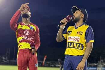 කාසියේ වාසිය දිනූ කොදෙව් කණ්ඩායම ප්රථමයෙන් පන්දු යවන්න තීරණය කරයි