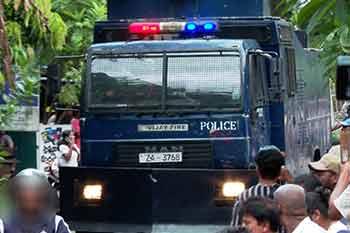 මහර බන්ධනාගාර ගැටුමෙන් රැඳවියෙක් මරුට - හයක් රෝහලේ