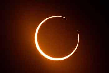 වසර 121කට පසුව ස්පාඤ්ඤයට පූර්ණ සූර්යග්රහණයක්