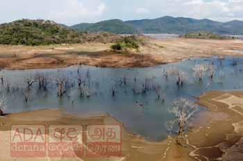 නටබුන් මතුවෙන කලුගඟ ජලාශය...