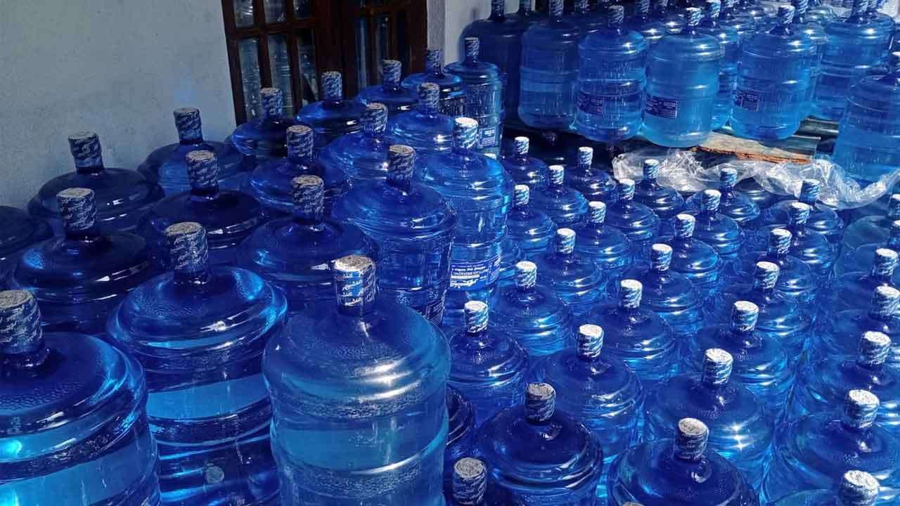 ව්යාජ SLS ලාංඡනය යෙදූ පානීය ජල බෝතල් 8,500ක් පාරිභෝගික නිලධාරීන් භාරයට