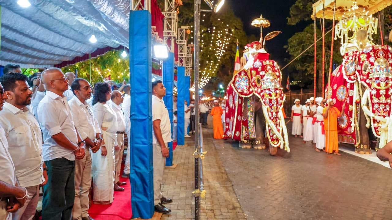 ඓතිහාසික දළදා පෙරහර නැරඹීමට ජනපති එක්වෙයි