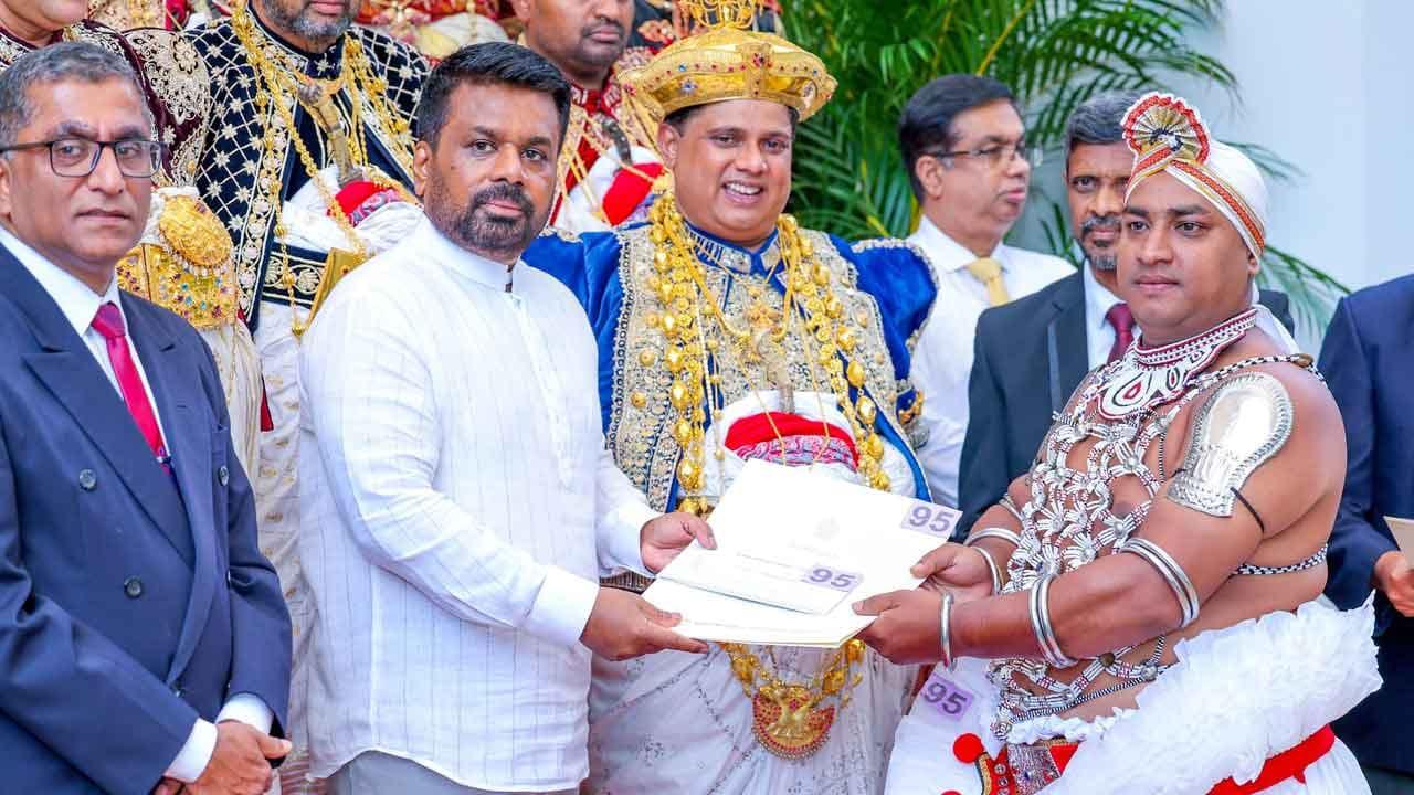 පෙරහැර නතර කිරීම් ගැන දේශපාලන වේදිකාවේ තවත් කතා එපා - ජනපති