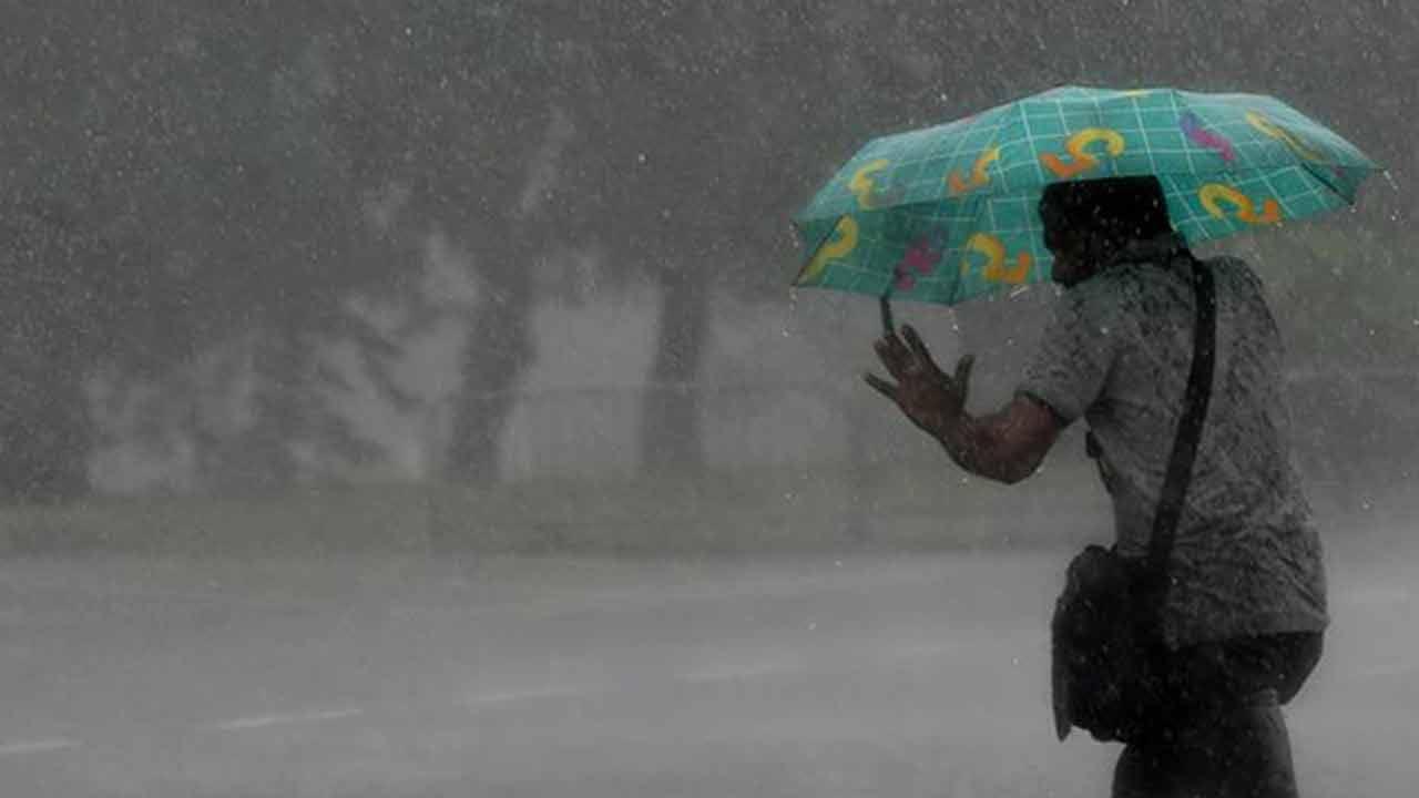 දිස්ත්රික්ක රැසකට අද පස්වරුවේ වැසි හෝ ගිගුරුම් සහිත වැසි