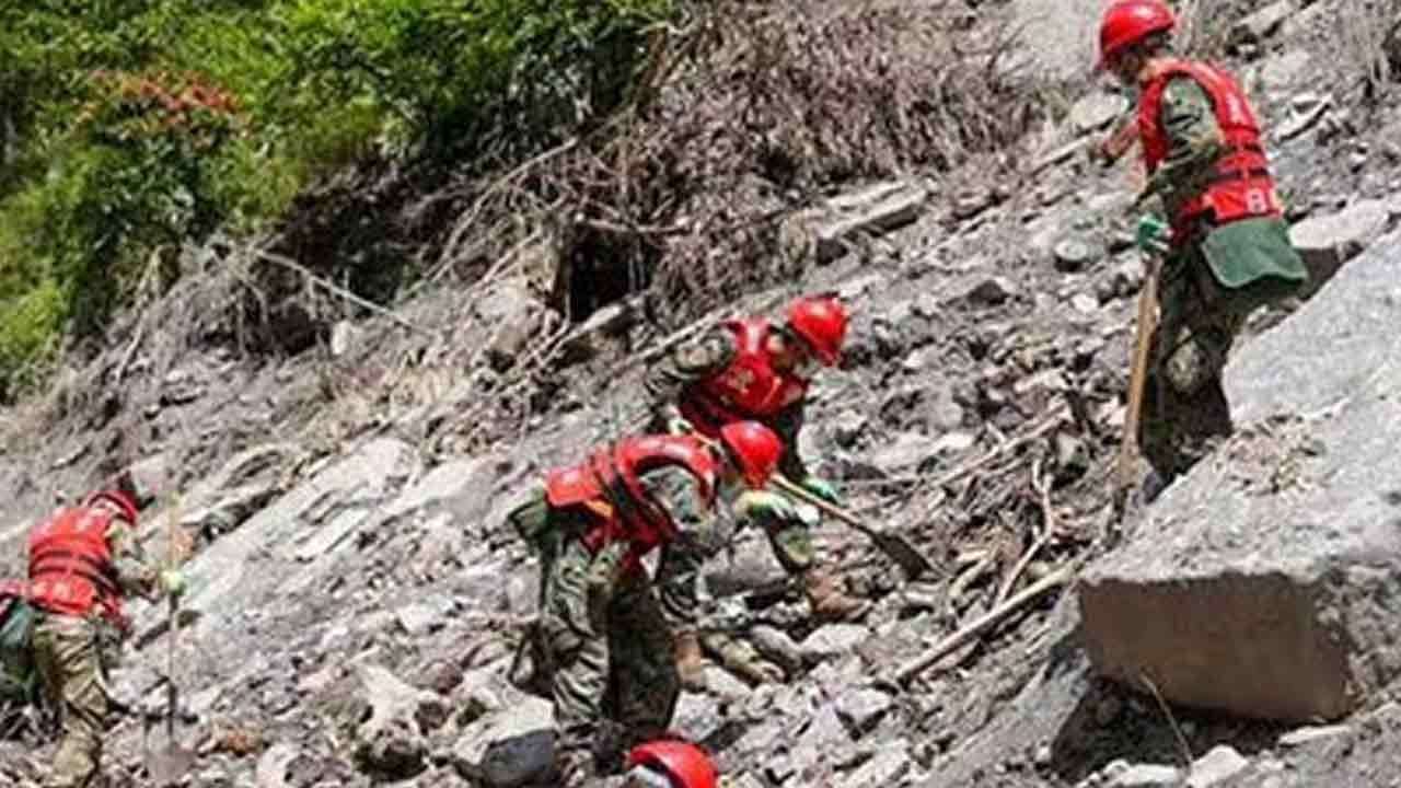 චීනයේ නායයාමකින් අයෙකු මරුට - 11ක් අතුරුදන්