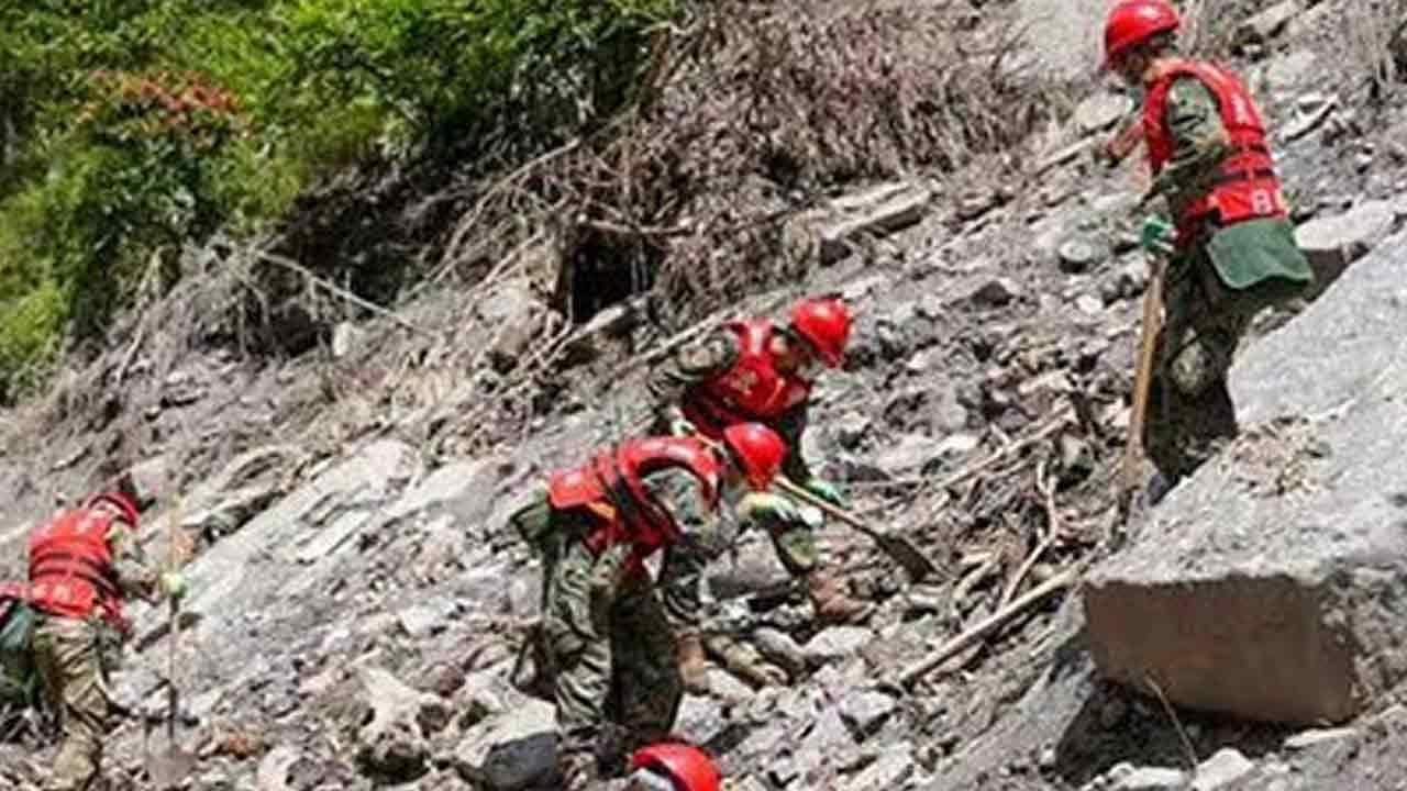 චීනයේ නායයාමකින් අයෙකු මරුට - 11ක් අතුරුදන්