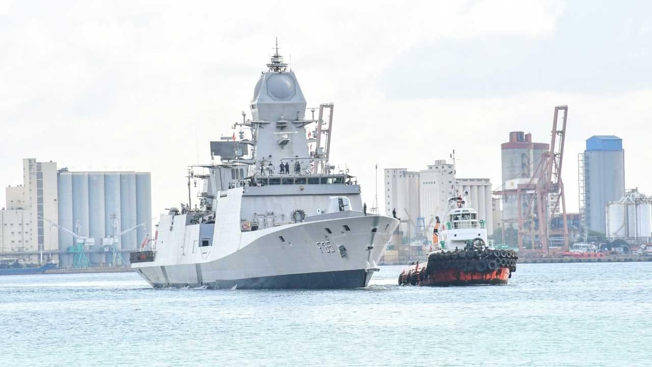 ඉන්දීය යුද නැවක් කොළඹට