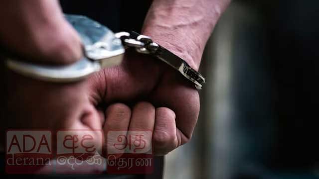 නීතිවිරෝධී මත්පැන් බෝතල් 135ක් වලානෙන් අල්ලයි