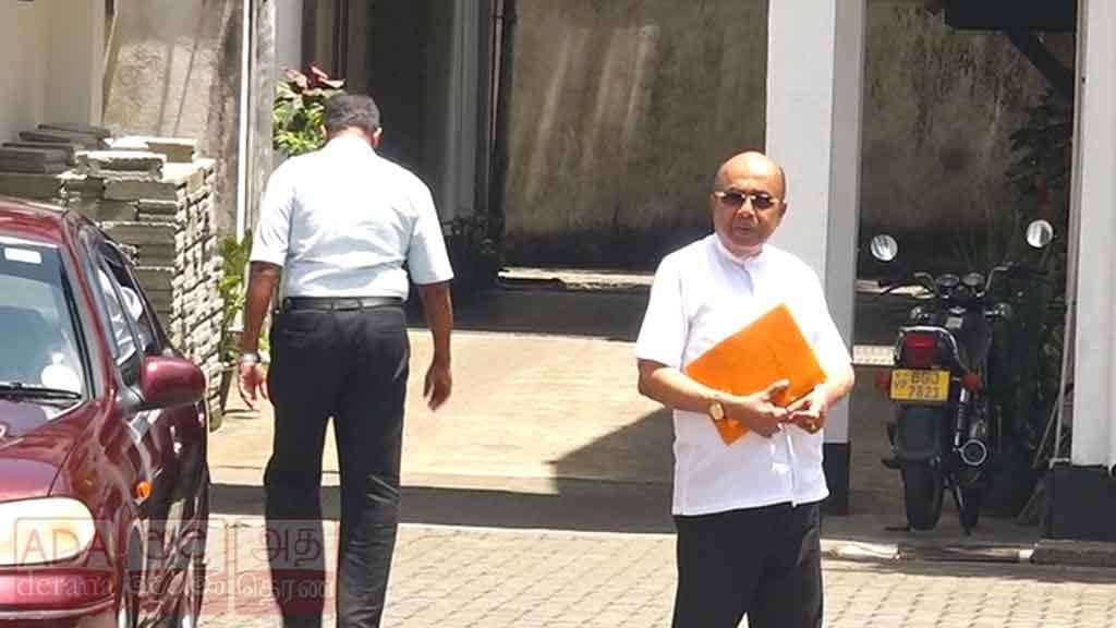සුමනදාස අබේගුණවර්ධන අල්ලස් කොමිසමෙන් පිටව යයි