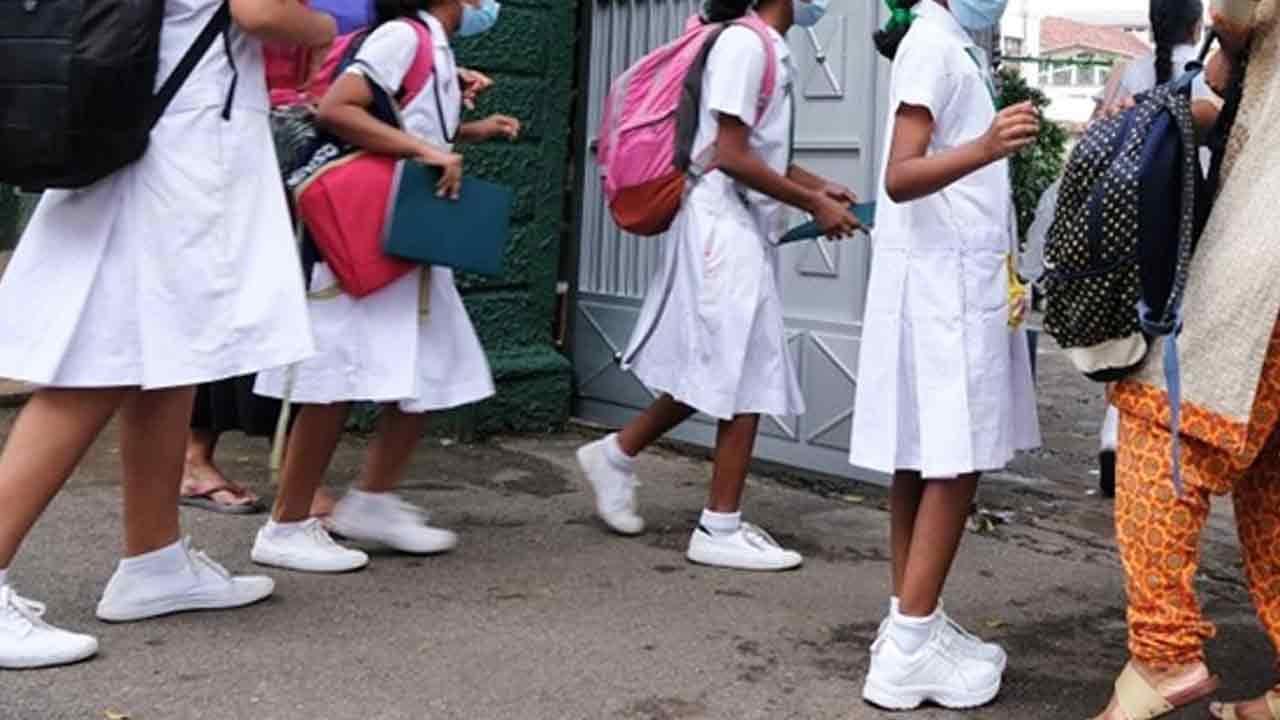 පාසල් පොත්වලට පනවා ඇති වැට් බද්ද ඉවත් කිරීමේ සැලසුමක්
