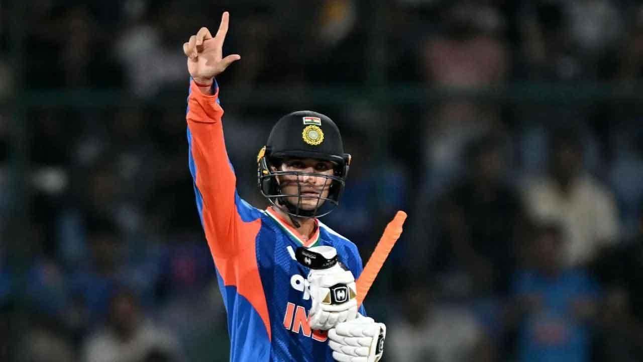 අභිෂේක් ෂර්මා T20 වාර්තා අලුත් කරයි