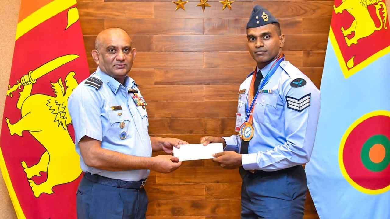 ලෝක වාර්තා තබමින් රන් පදක්කම් ලැබූ දුලිත් දසනායකට ගුවන් හමුදාවෙන් උසස්වීමක්
