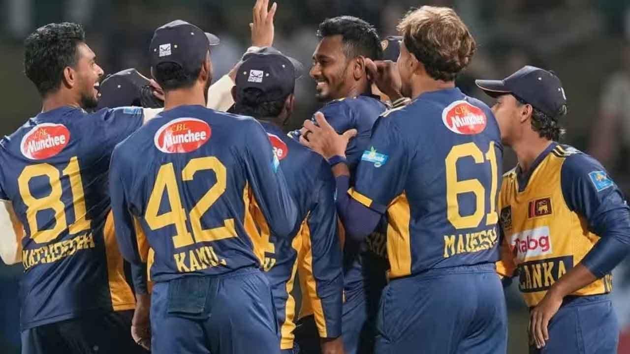 පාකිස්තානට එරෙහි T20 සංචිතය නම් කෙරේ