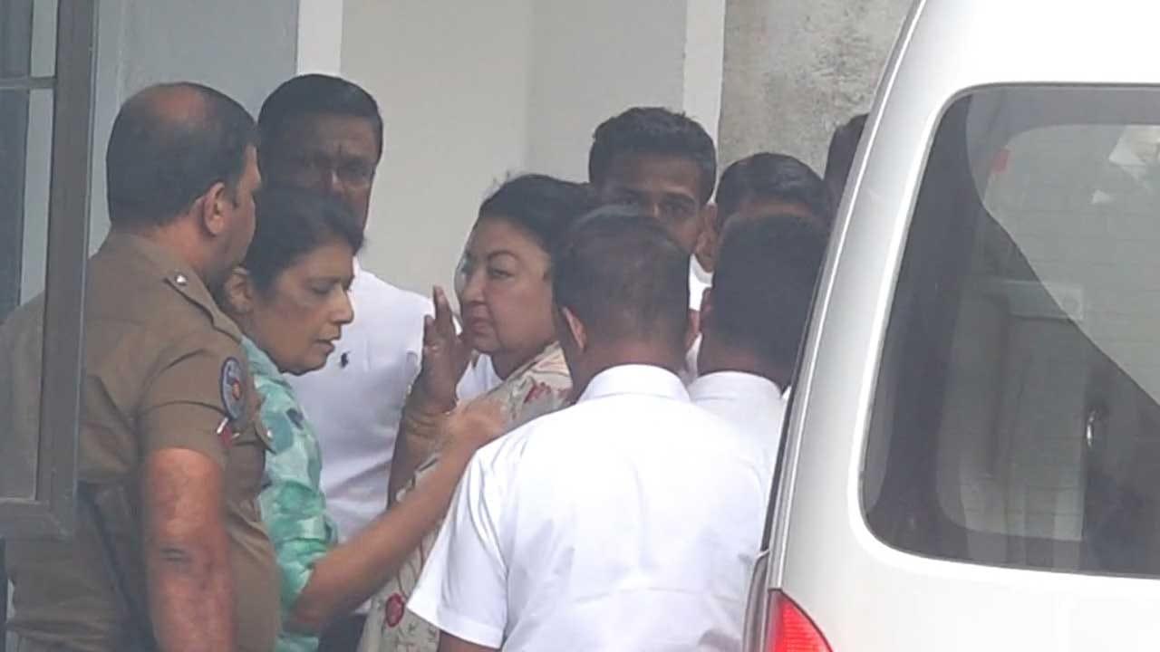 ශිරන්ති අල්ලස් කොමිසමට රැගෙන එයි