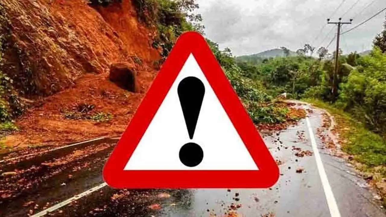 දිස්ත්රික්ක කිහිපයකට නායයෑම් පූර්ව අනතුරු ඇඟවීම් නිකුත් කෙරේ